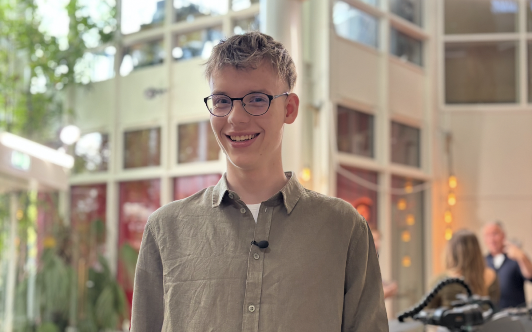 17 årige Esben har i mange år nørdet i revy